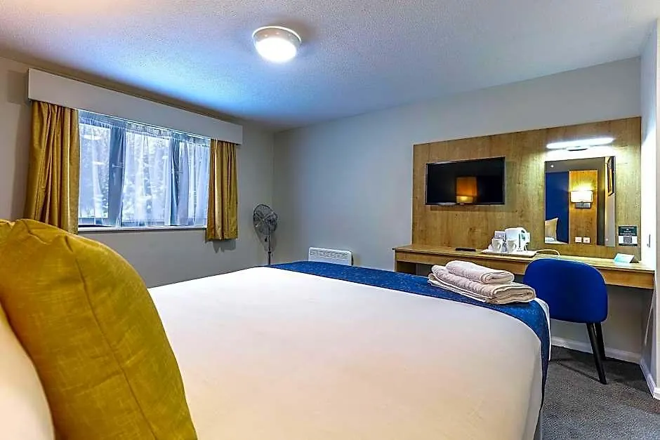 Days Inn By Wyndham London Stansted Airport-1